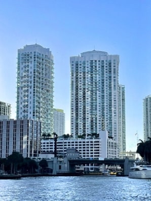 Brickell on the River Photo 1